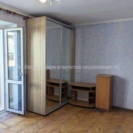 Продам квартиру, Отакара Яроша ул. , 2 кім., 45 м², косметический ремонт