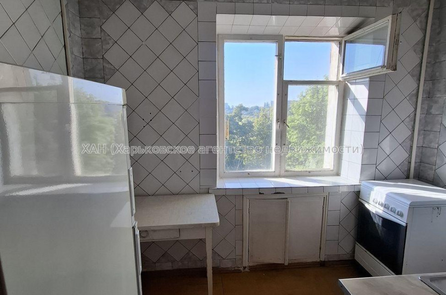 Продам квартиру, Науки просп. , 2 кім., 43 м², советский ремонт 