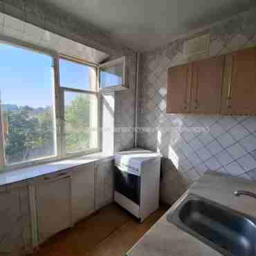 Продам квартиру, Науки просп. , 2 кім., 43 м², советский ремонт 