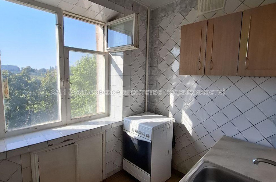 Продам квартиру, Науки просп. , 2 кім., 43 м², советский ремонт 