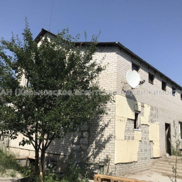 Продам будинок, 240 м², 7 соток, частичный ремонт 