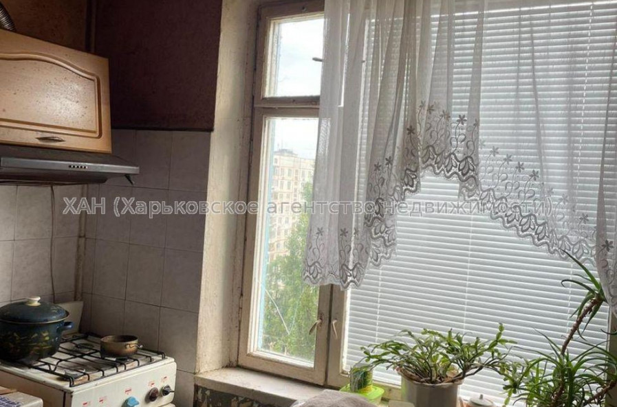 Продам квартиру, Валентиновская ул. , 3 кім., 67.80 м², советский ремонт 