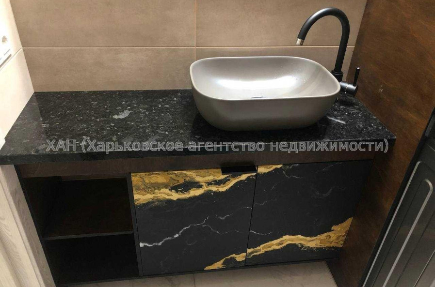 Продам квартиру, 23 Августа ул. , 1  ком., 43 м², авторский дизайн 