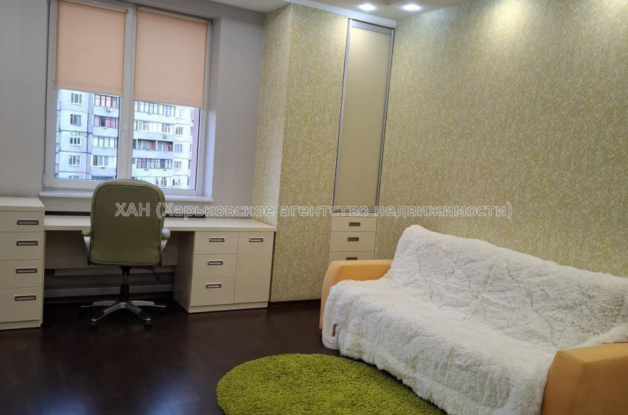 Продам квартиру, Гвардейцев Широнинцев ул. , 3 кім., 120 м², авторский дизайн 