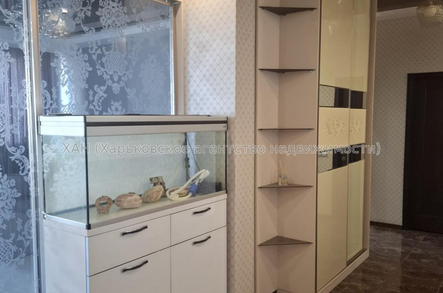Продам квартиру, Гвардейцев Широнинцев ул. , 3 кім., 120 м², авторский дизайн 