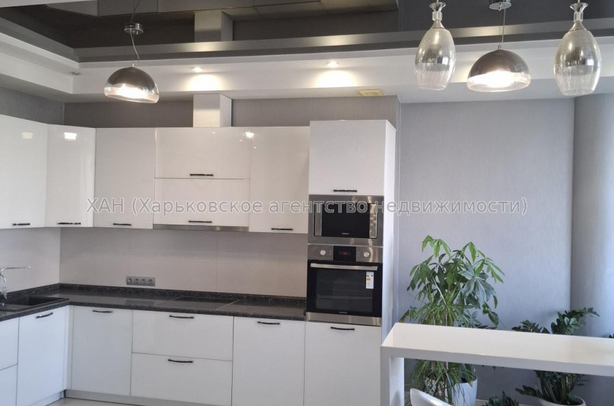 Продам квартиру, Гвардейцев Широнинцев ул. , 3 кім., 120 м², авторский дизайн 