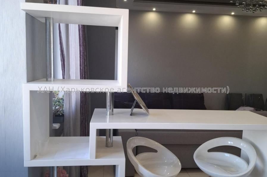Продам квартиру, Гвардейцев Широнинцев ул. , 3 кім., 120 м², авторский дизайн 