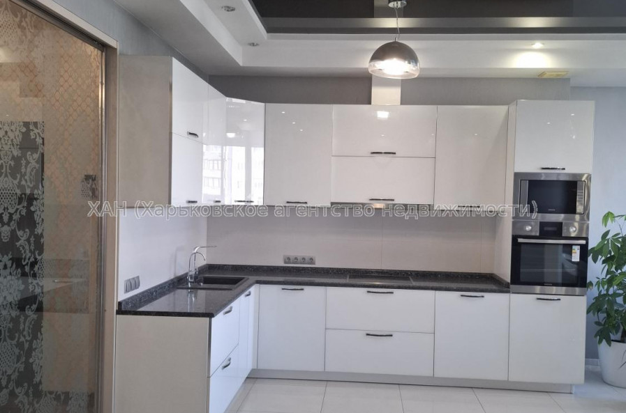 Продам квартиру, Гвардейцев Широнинцев ул. , 3 кім., 120 м², авторский дизайн 