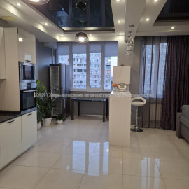 Продам квартиру, Гвардейцев Широнинцев ул. , 3 кім., 120 м², авторский дизайн