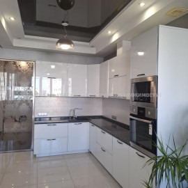 Продам квартиру, Гвардейцев Широнинцев ул. , 3 кім., 120 м², авторский дизайн