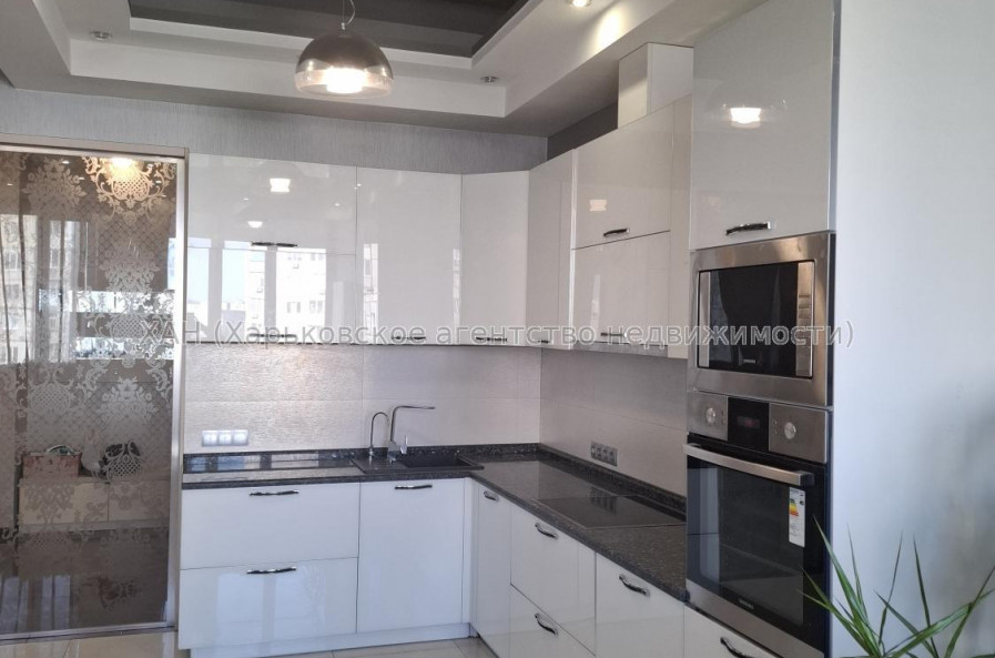Продам квартиру, Гвардейцев Широнинцев ул. , 3 кім., 120 м², авторский дизайн 