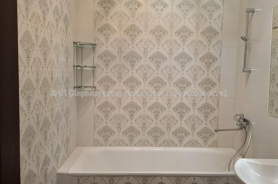 Продам квартиру, Гвардейцев Широнинцев ул. , 3 кім., 120 м², авторский дизайн 