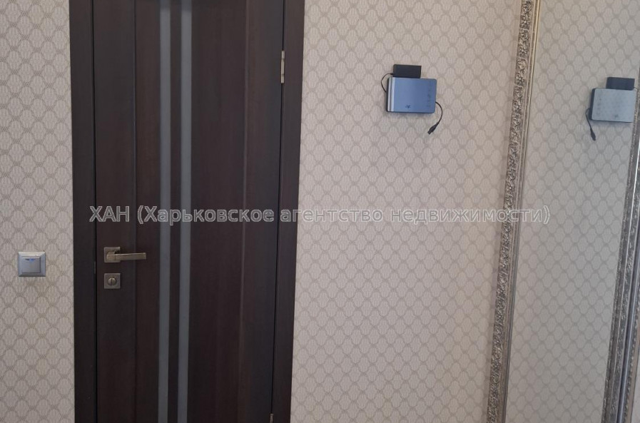 Продам квартиру, Гвардейцев Широнинцев ул. , 3 кім., 120 м², авторский дизайн 