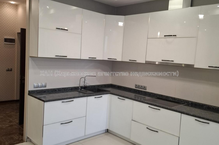 Продам квартиру, Гвардейцев Широнинцев ул. , 3 кім., 120 м², авторский дизайн 