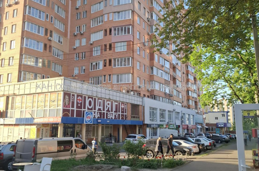 Продам квартиру, Гвардейцев Широнинцев ул. , 3 кім., 120 м², авторский дизайн 