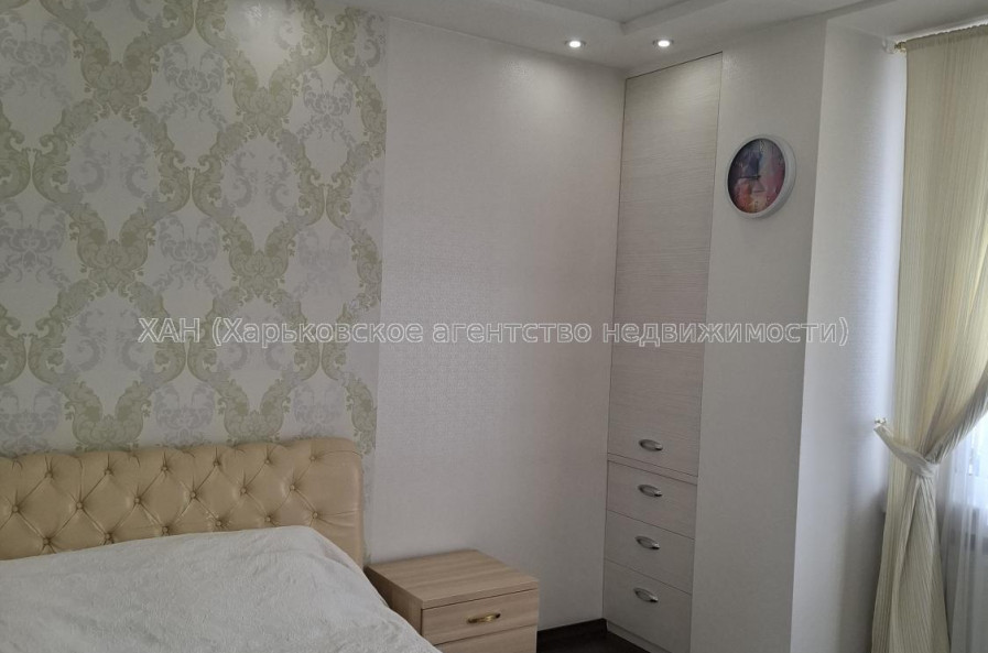 Продам квартиру, Гвардейцев Широнинцев ул. , 3 кім., 120 м², авторский дизайн 