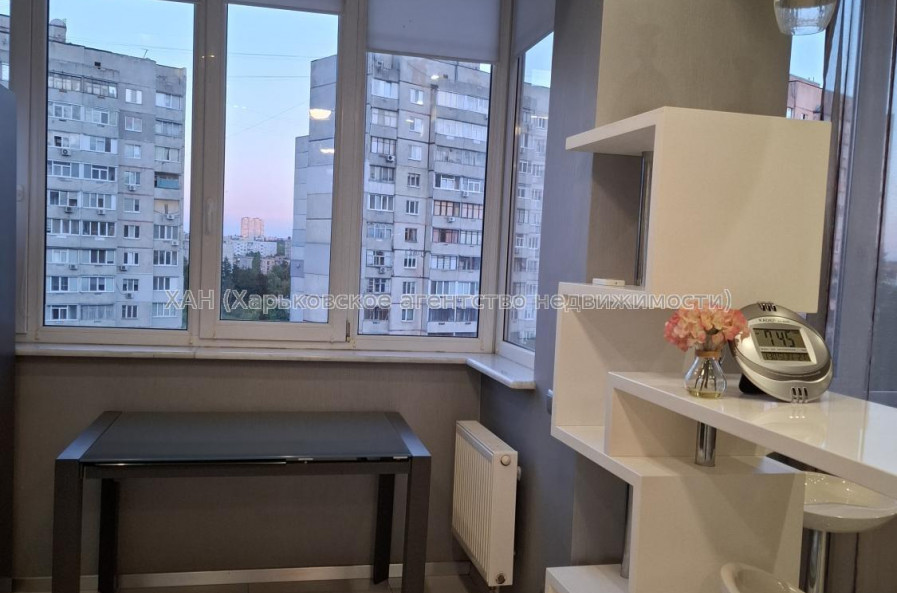 Продам квартиру, Гвардейцев Широнинцев ул. , 3 кім., 120 м², авторский дизайн 