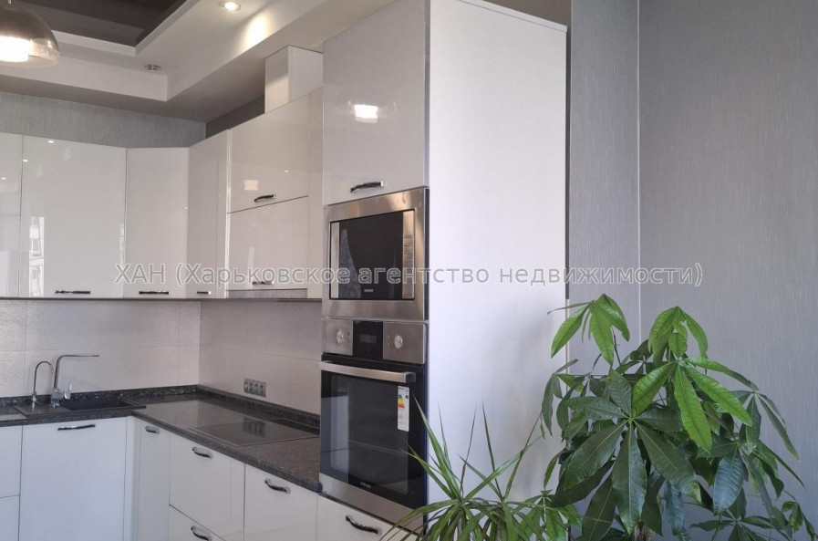 Продам квартиру, Гвардейцев Широнинцев ул. , 3 кім., 120 м², авторский дизайн 