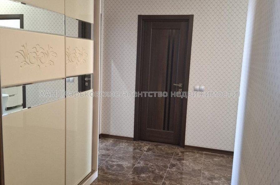Продам квартиру, Гвардейцев Широнинцев ул. , 3 кім., 120 м², авторский дизайн 