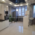 Продам квартиру, Гвардейцев Широнинцев ул. , 3 кім., 120 м², авторский дизайн 