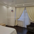 Продам квартиру, Гвардейцев Широнинцев ул. , 3 кім., 120 м², авторский дизайн 