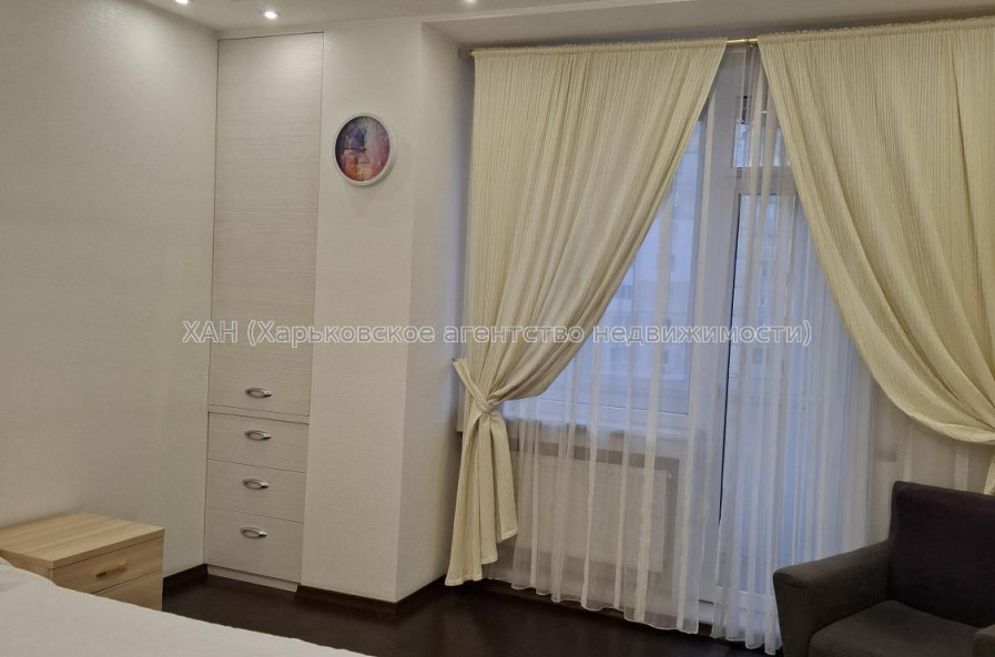 Продам квартиру, Гвардейцев Широнинцев ул. , 3 кім., 120 м², авторский дизайн 