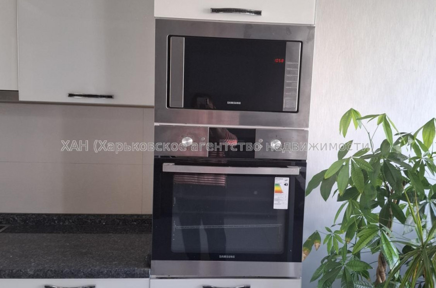 Продам квартиру, Гвардейцев Широнинцев ул. , 3 кім., 120 м², авторский дизайн 