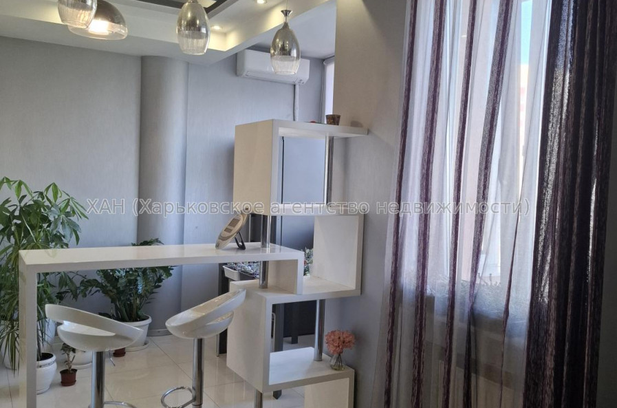 Продам квартиру, Гвардейцев Широнинцев ул. , 3 кім., 120 м², авторский дизайн 