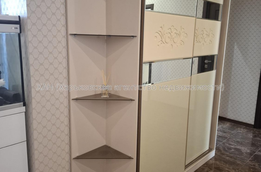 Продам квартиру, Гвардейцев Широнинцев ул. , 3 кім., 120 м², авторский дизайн 