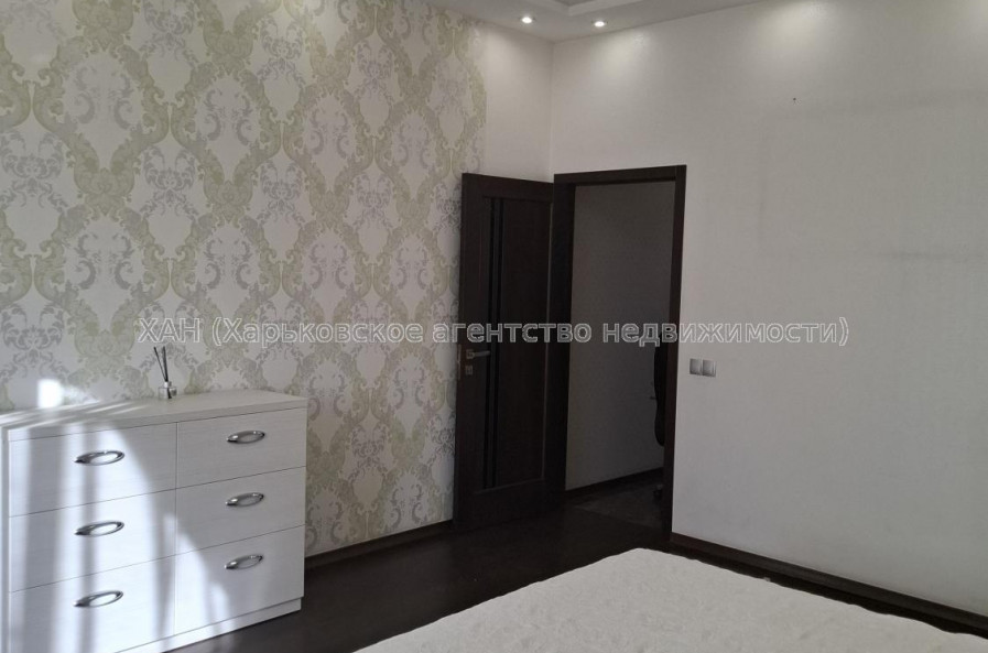 Продам квартиру, Гвардейцев Широнинцев ул. , 3 кім., 120 м², авторский дизайн 