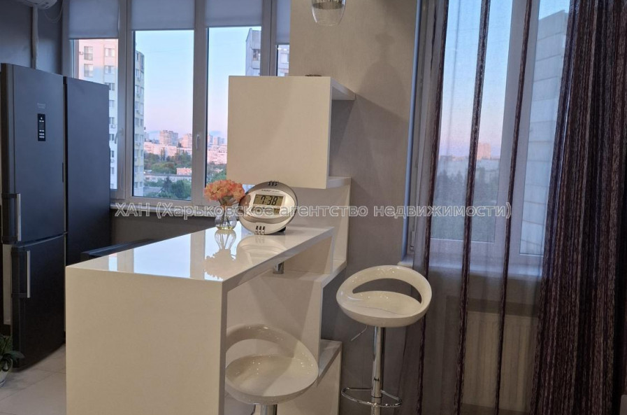 Продам квартиру, Гвардейцев Широнинцев ул. , 3 кім., 120 м², авторский дизайн 