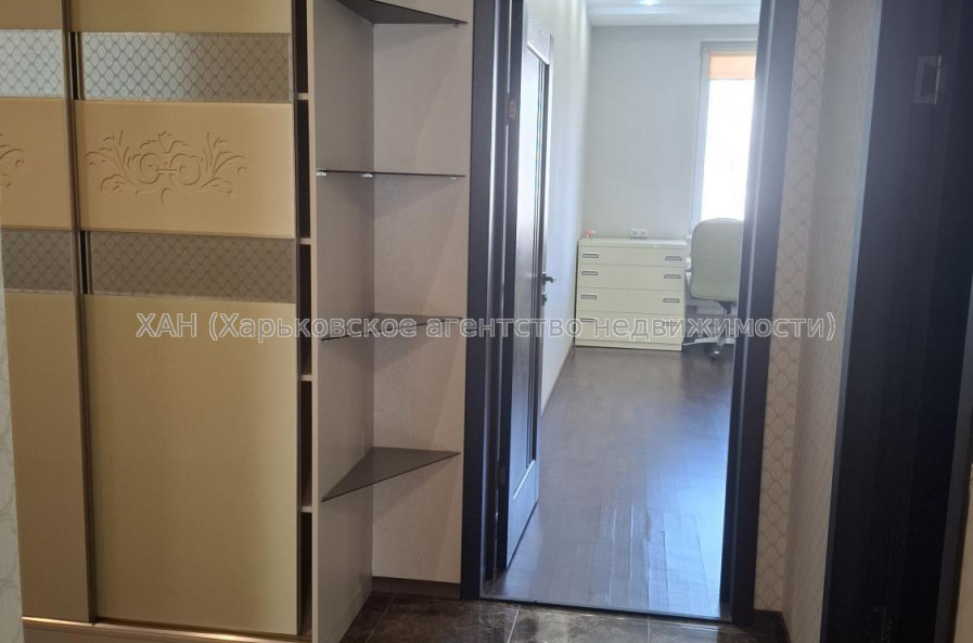 Продам квартиру, Гвардейцев Широнинцев ул. , 3 кім., 120 м², авторский дизайн 
