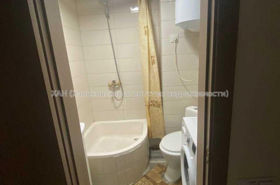 Продам квартиру, Академиков Ахиезеров ул. , 1  ком., 20 м², капитальный ремонт 