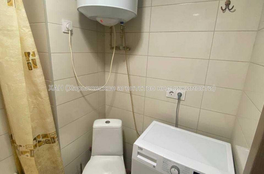 Продам квартиру, Академиков Ахиезеров ул. , 1  ком., 20 м², капитальный ремонт 