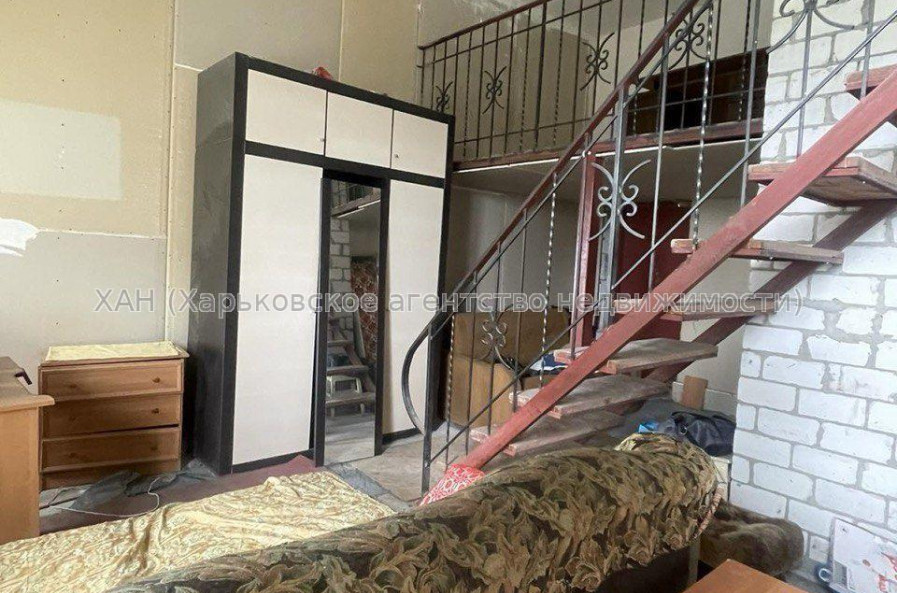 Продам квартиру, Переяславская ул. , 1  ком., 67 м², частичный ремонт 
