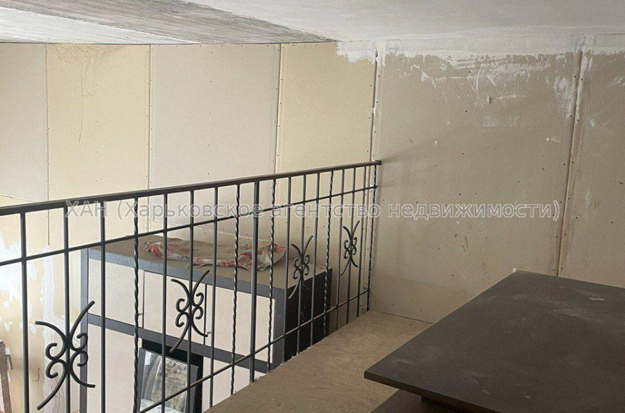 Продам квартиру, Переяславская ул. , 1  ком., 67 м², частичный ремонт 