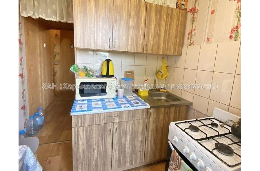 Продам квартиру, Владислава Зубенко ул. , 2 кім., 45 м², косметический ремонт 