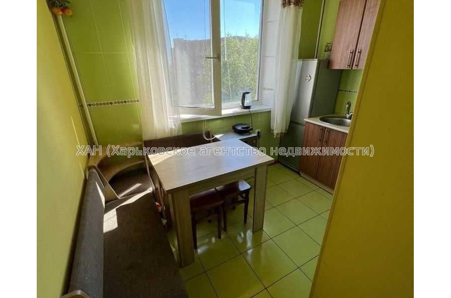 Продам квартиру, Победы просп. , 1  ком., 33 м², капитальный ремонт 