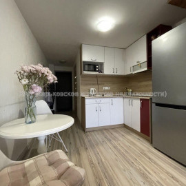 Продам квартиру, Героев Харькова просп. , 1  ком., 32.40 м², капитальный ремонт