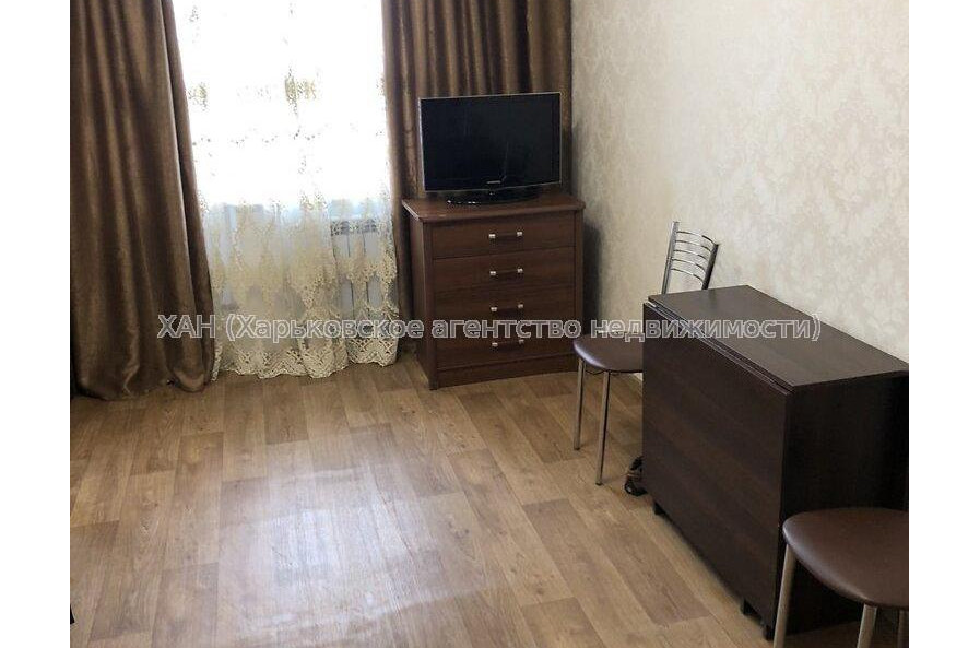 Продам квартиру, Победы просп. , 1 кім., 33 м², косметический ремонт 