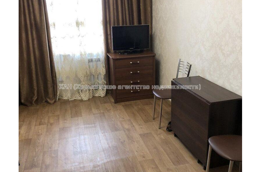 Продам квартиру, Победы просп. , 1  ком., 33 м², косметический ремонт 