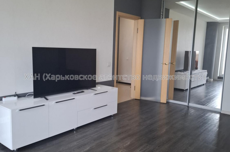 Продам квартиру, Тракторостроителей просп. , 1 кім., 50.40 м², капитальный ремонт 