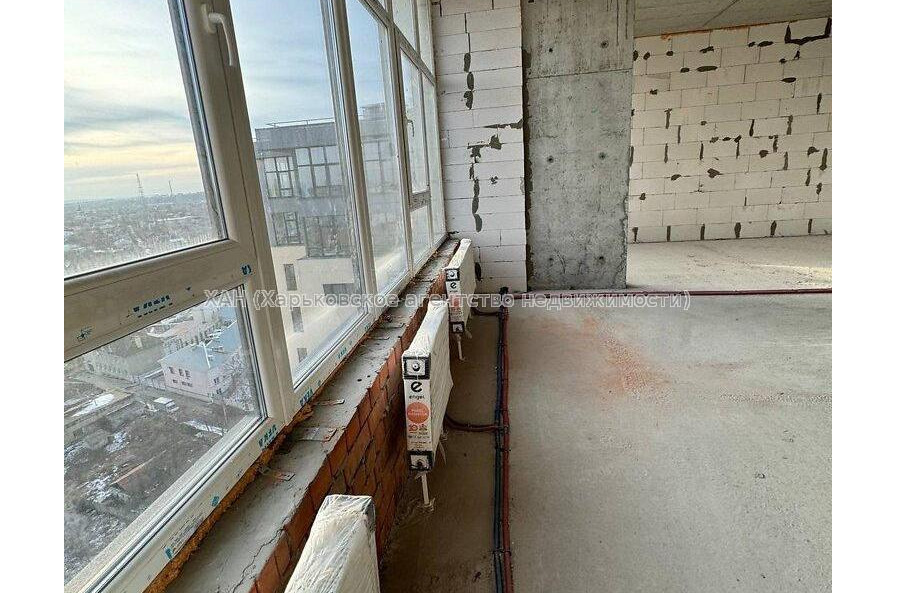 Продам квартиру, Молочная ул. , 1  ком., 70.20 м², без внутренних работ 
