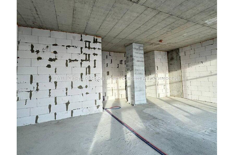 Продам квартиру, Молочная ул. , 1  ком., 70.20 м², без внутренних работ 