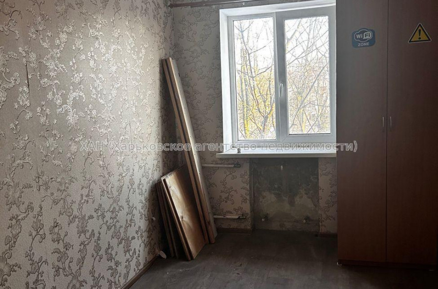 Продам квартиру, Защитников Неба ул. , 5  ком., 100 м², частичный ремонт 