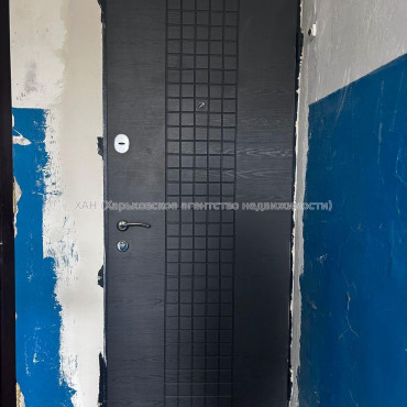 Продам квартиру, Защитников Неба ул. , 5 кім., 100 м², частичный ремонт 