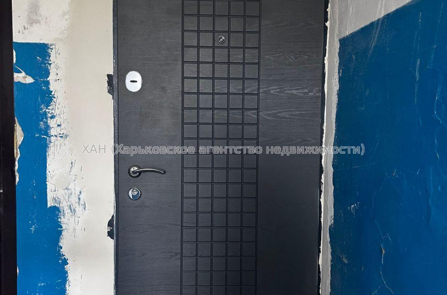 Продам квартиру, Защитников Неба ул. , 5 кім., 100 м², частичный ремонт 