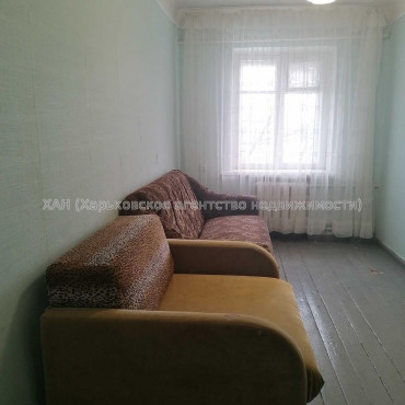 Продам квартиру, Защитников Неба ул. , 5 кім., 100 м², советский ремонт 