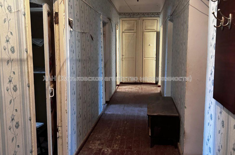 Продам квартиру, Защитников Неба ул. , 5 кім., 100 м², советский ремонт 