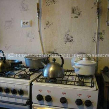 Продам квартиру, Защитников Неба ул. , 5 кім., 100 м², советский ремонт 